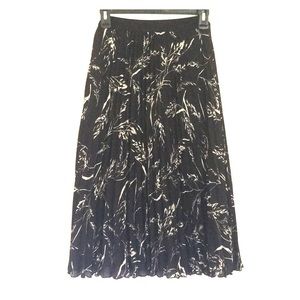 H&M pleated skirt (NWOT)